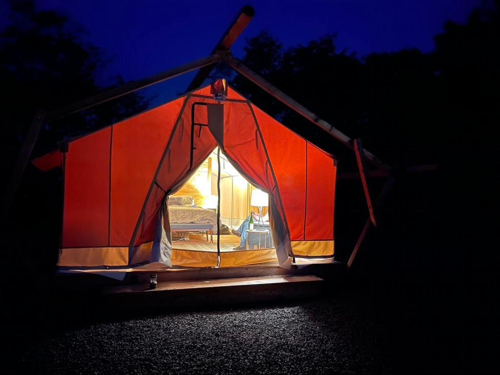 Naturluxe & Stars Watkins Glen Exterior photo